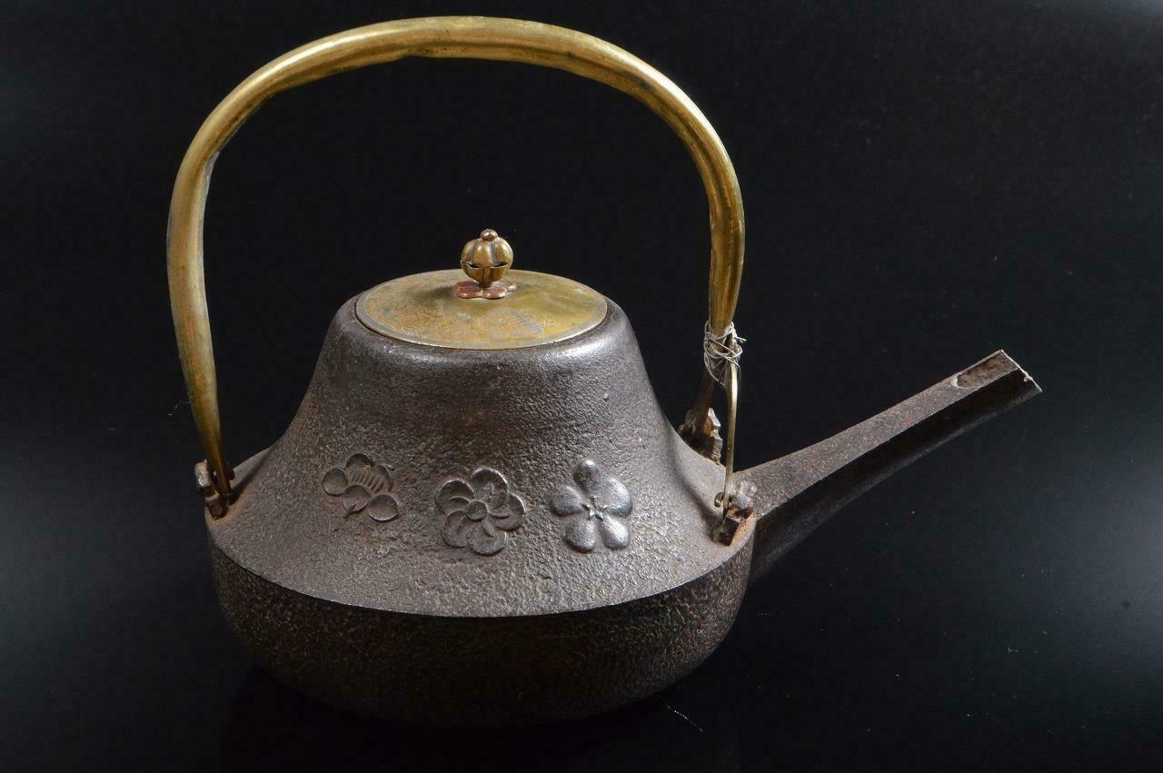 #205: Japanese Old Iron Flower Sculpture Tea Kettle Teapot Tetsubin Tea Ceremony