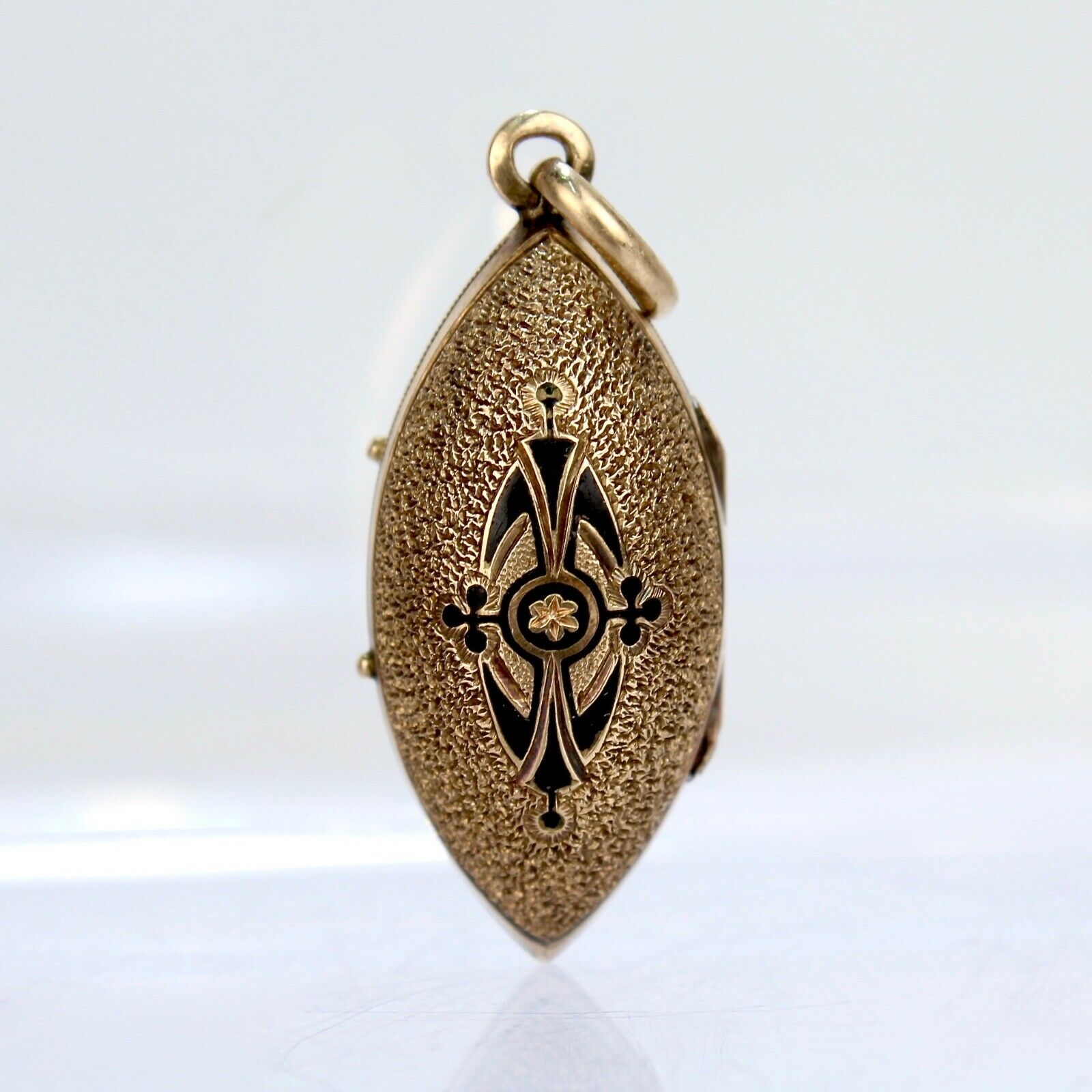 Victorian 14 Kart Gold And Black Enamel Mourning Pendant Locket With Hair - Vr